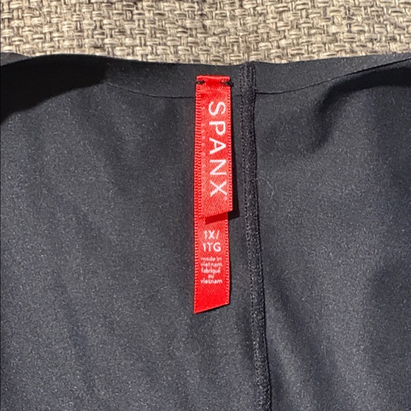 SPANX Thinstincts Open Bust Mid Thigh Bodysuit in Black SZ 1X EUC - Picture 5 of 5